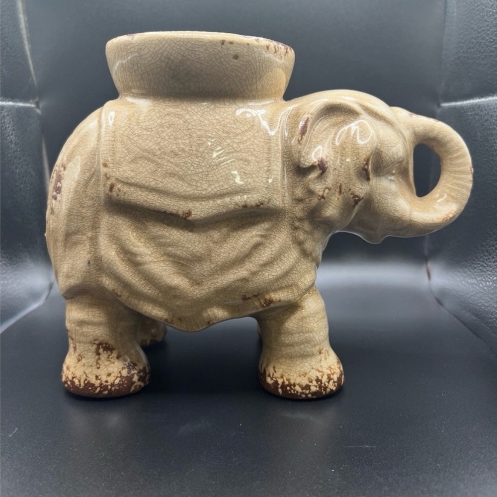 Bombay company Ceramic Elephant Planter - Decorative Home Art